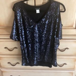 Venus sequined top with opened shoulders